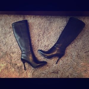 Meru Mote knee high black boots